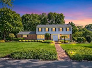 28 S Lot Road, Smithtown, NY 11787