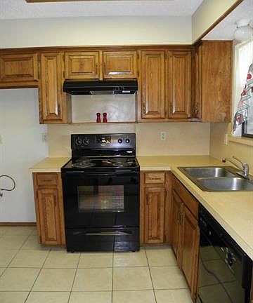 5th image of 2215 Cedarcrest Dr