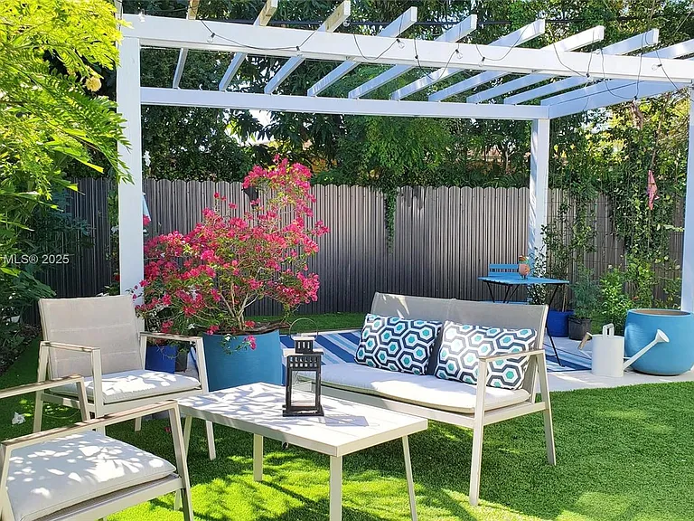 740 SW 9th St #2 — Photo 31