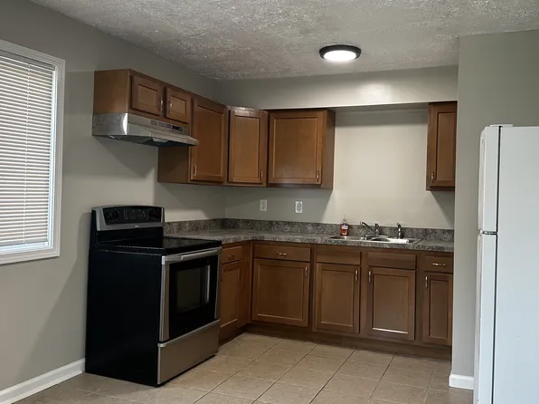 2640 Maxine Ave NE, Canton, OH 44705