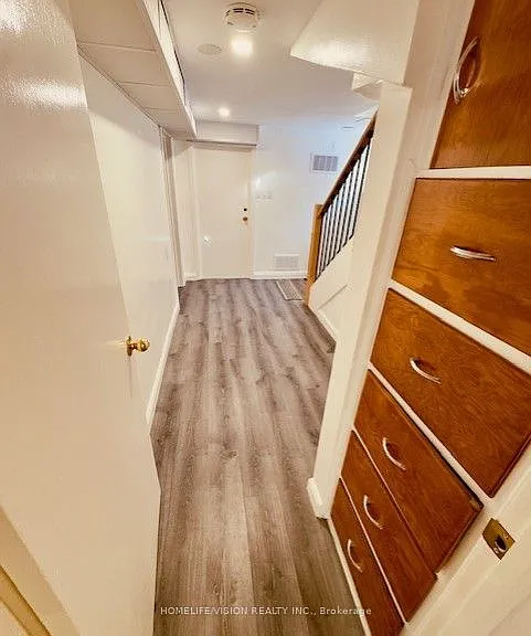 110 Cedarcrest Blvd #BASEMENT — Photo 4