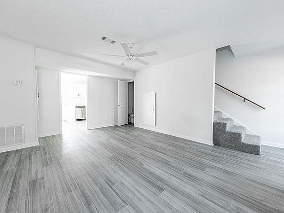 5th image of 900 Annalue Dr APT A