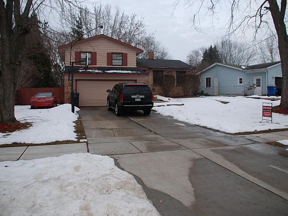 2nd image of 2055 Fawnwood Dr SE