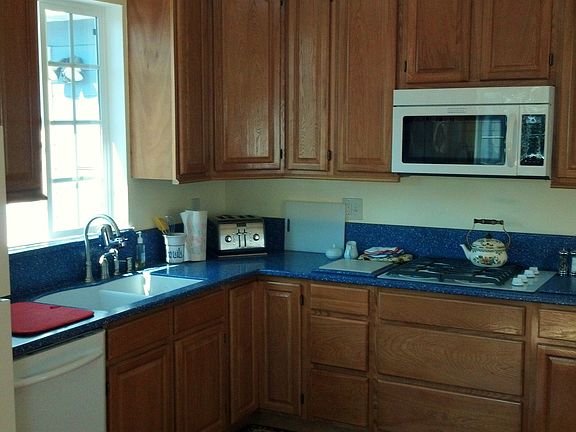 4th image of 201 Palisades Dr