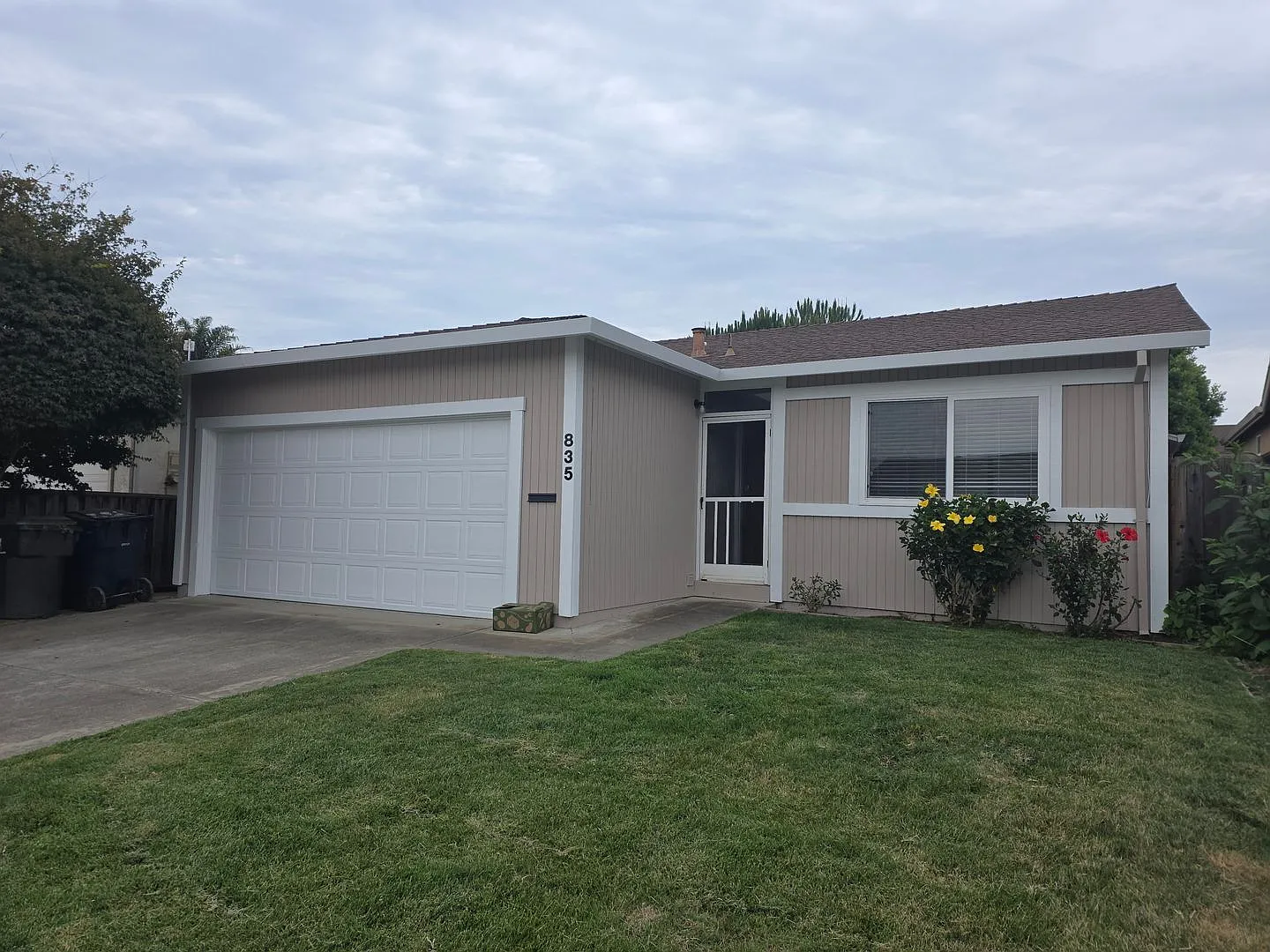 Senior Community rental- 2 Bedroom House - 835 Cynthia Dr. Watsonville, CA 95076 — Photo 1