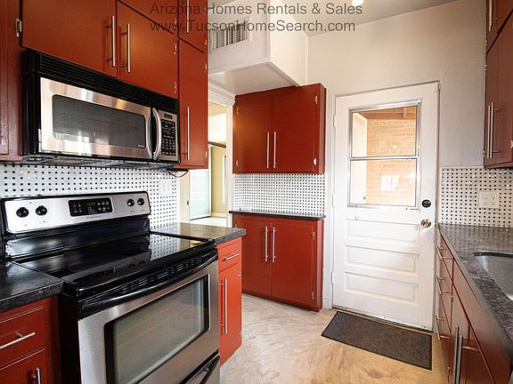 3rd image of 122 N Martin Ave