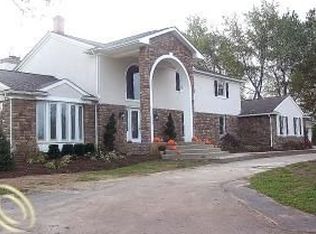9880 Allen Ln, Clarkston, MI 48348