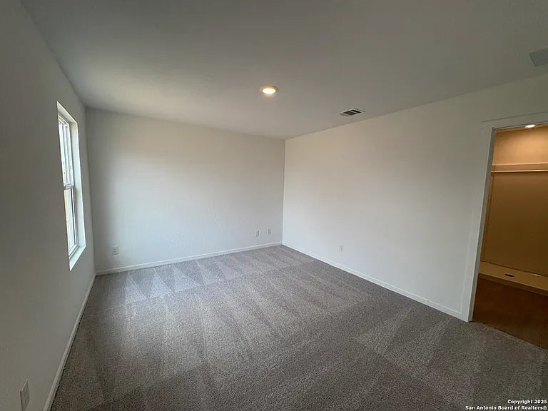 2450 Legend Hl — Photo 7