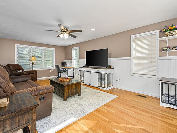 4th image of 173 Main Street