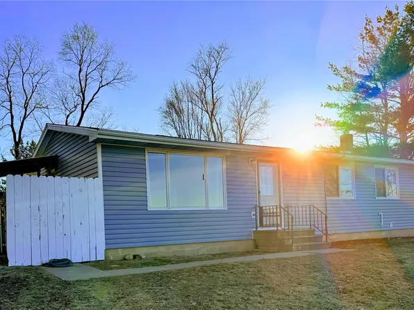 2332 55th Street Dr, Vinton, IA 52349