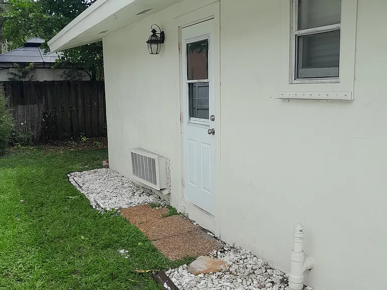 730 NW 37th St — Photo 5