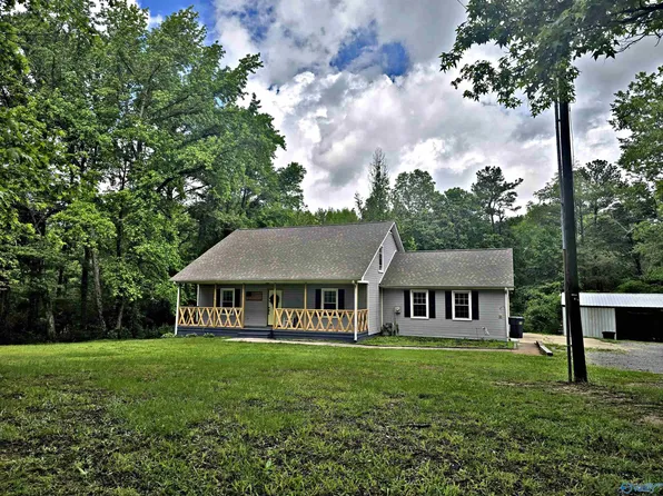 118 Saint Dr, Laceys Spring, AL 35754