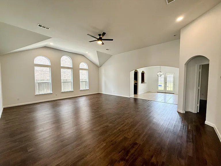 205 Oriole Dr — Photo 7