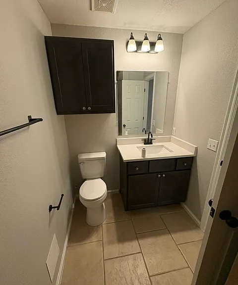 1707 NW 22nd St — Photo 3
