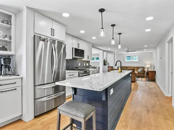 78 Polo Dr, Saunderstown, RI 02874