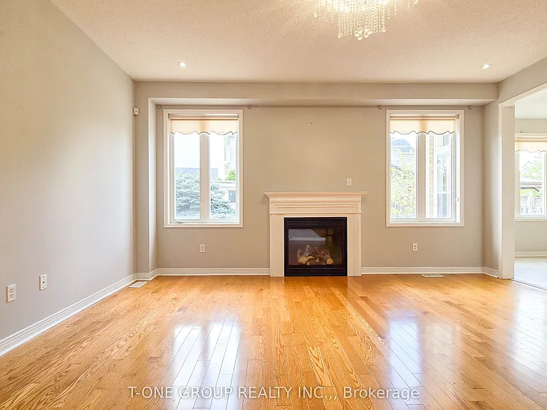 106 Castleglen Blvd — Photo 4
