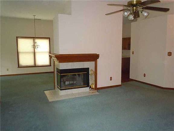 3rd image of 10733 Chesapeake Dr S