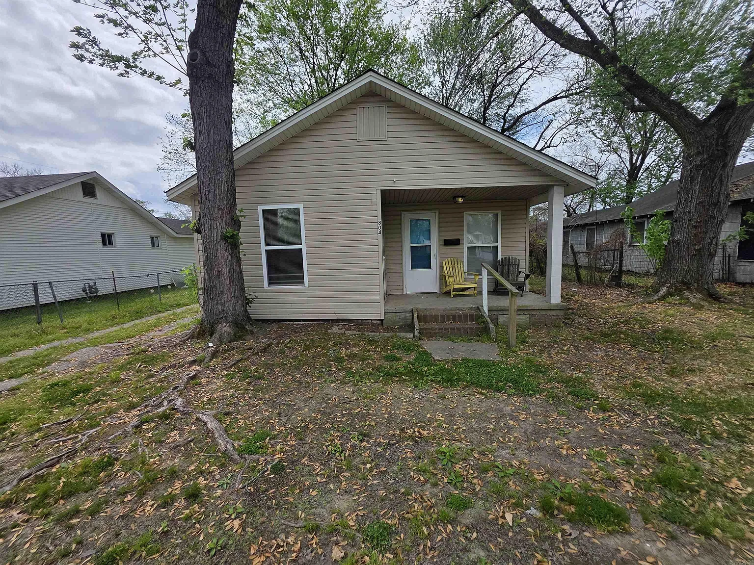 2 bed, 1.0 bath, 744 sqft, $795 — Photo 2