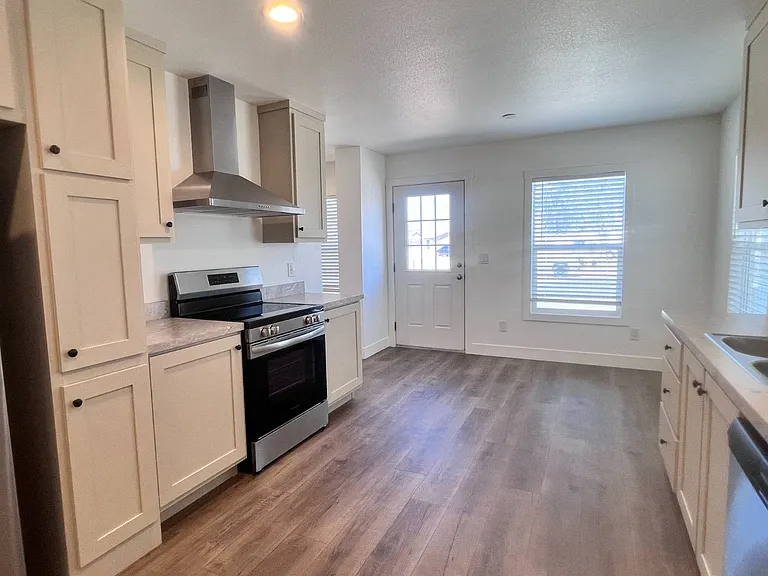 1409 N French St #30 — Photo 2