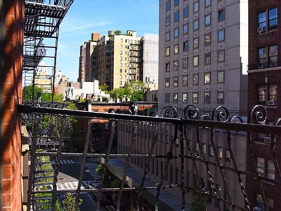 5th image of 160 E 91st St APT 6D