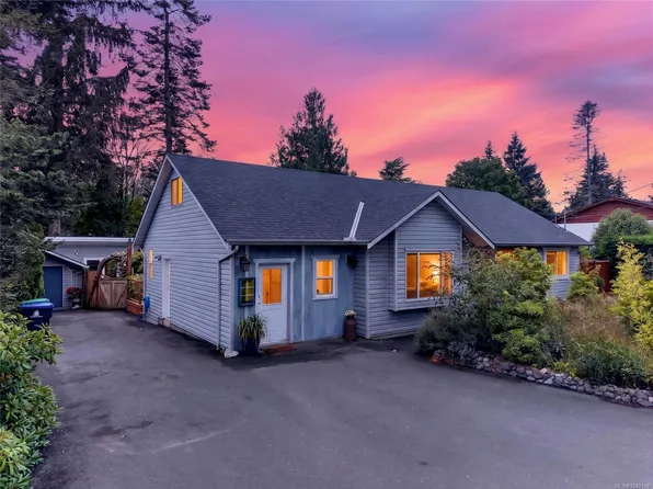 1675 Noel Ave, Comox, BC V9M 2G4