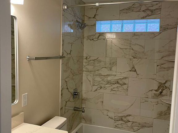 5th image of 6305 N Rosebury Ave APT 2E