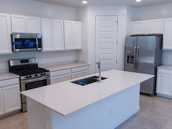 3rd image of 1106 E Weatherby Way