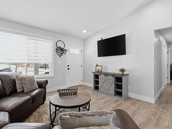 5th image of 2268 Sunnyridge Dr