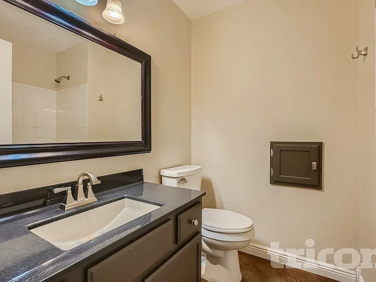 7429 Chesham Ln — Photo 10