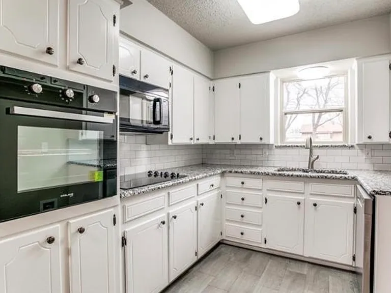 6640 Mona Lisa Ave — Photo 3