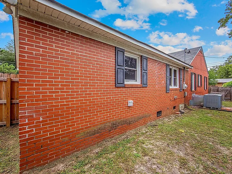1203 Turnpike Rd — Photo 2