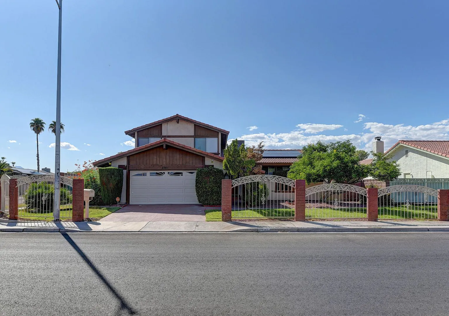 Discover this 4-bedroom, 2.5-bath historic beauty in the heart of Spring Valley, where Old Vegas ... — Photo 2