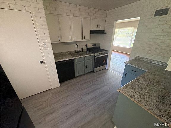 3rd image of 10132 Tamworth Dr
