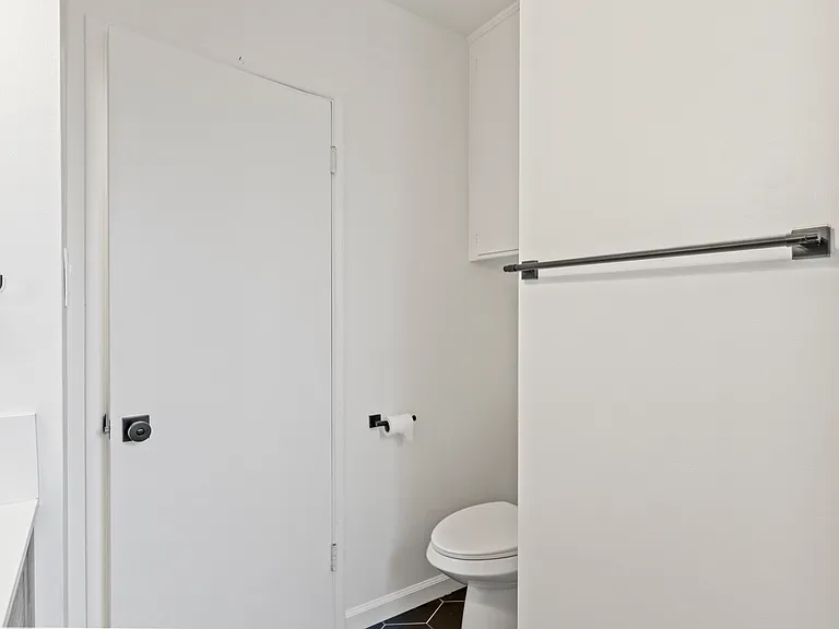 9813 S Van Ness Ave #2 — Photo 10