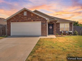4889 W Hoover Loop, Fayetteville, AR 72704