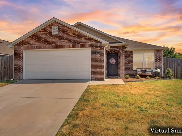 4889 W Hoover Loop, Fayetteville, AR 72704