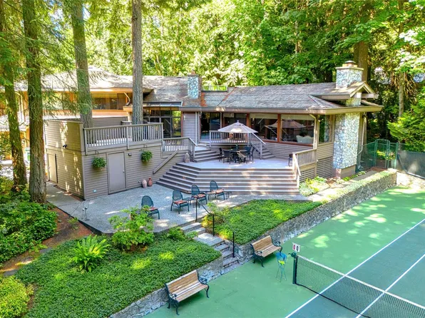 1015 Kentwood Pl, Saanich, BC V8Y 2R2