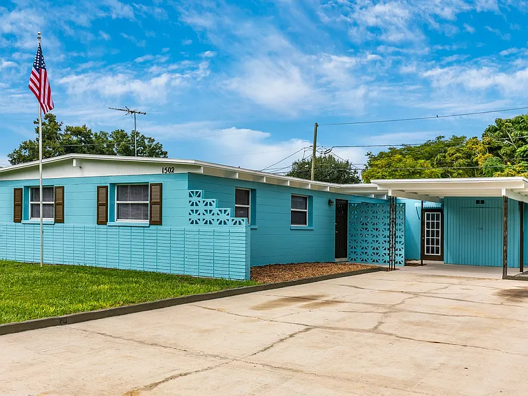 1502 Chandler Ave — Photo 2
