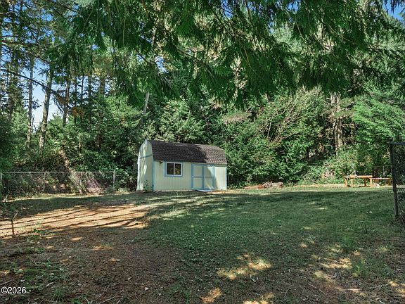 4th image of 1173 NW Tawn Mar Dr