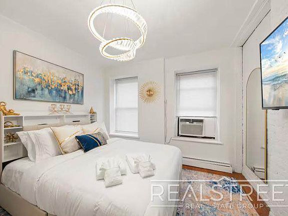 4th image of 109 Madison St APT 9