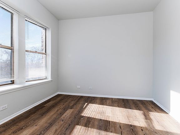 3rd image of 4400-4402 S Indiana Ave #204