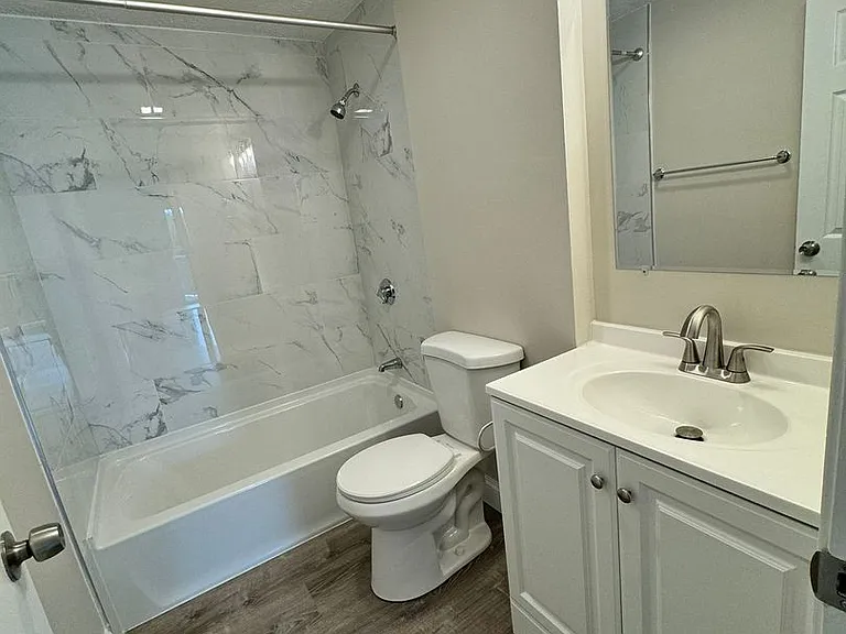 Pondsview Apartments — Photo 172