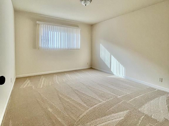 5th image of 2095 Lincoln Ave #212