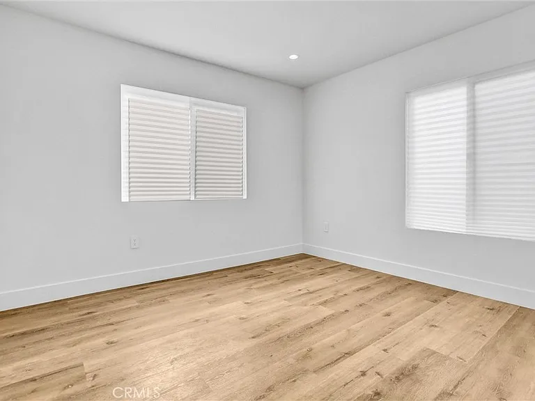 6900 Corbin Ave — Photo 18