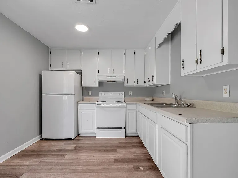 27 Sierra Rd — Photo 12