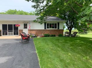 1761 Parkwood Dr, Oshkosh, WI 54904