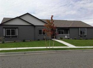 571 Charbonneau Dr, Richland, WA 99352