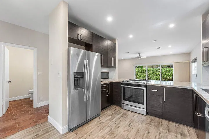 620 NE 9th Ave — Photo 3