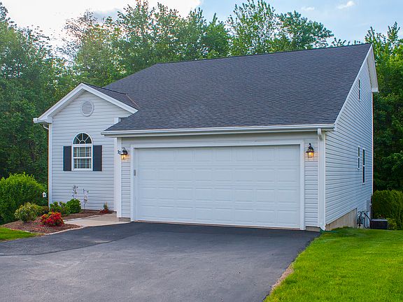 3rd image of 11 Red Maple Cir #11