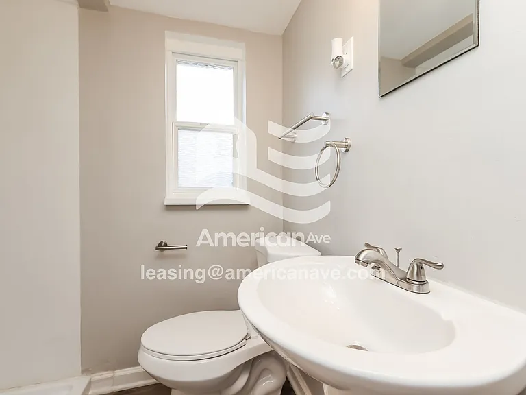 823837_013_bathroom_14.jpg